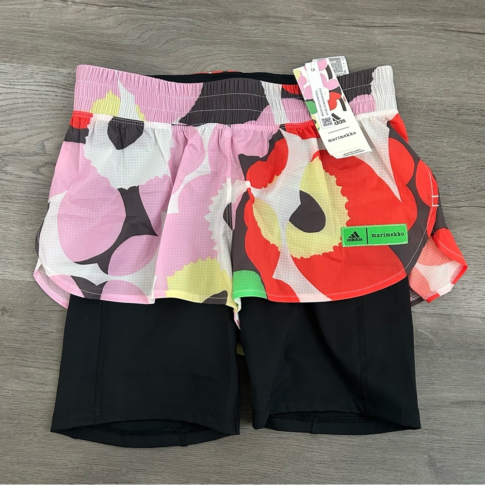 NWT Adidas Women's Running 2 in 1 shorts Size Xs Marimekko Reflective Red Black‎